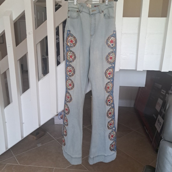 Alice&Olivia Kayleigh Bell High Rise Jean sz28 Excellent - Picture 2 of 10